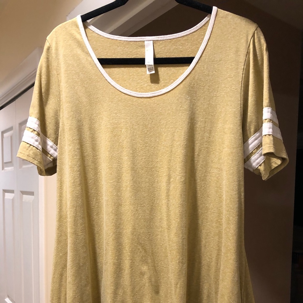 LuLaRoe Perfect T size L